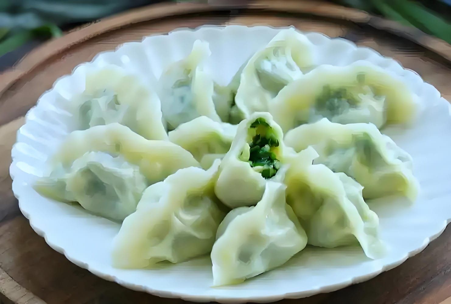 111. Пельмени с луком-батуном и яйцом